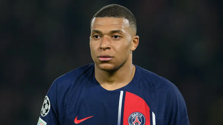 The Financial Breakdown of Mbappé’s Transfer By rejecting PSG’s renewal, he forfeited a fortune in salary, bonuses, and incentives.
