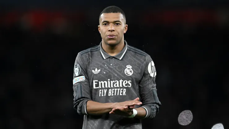 Mbappé's legal team has opened four legal processes against PSG, including appealing to the Minister of Sports and the FFF. 
