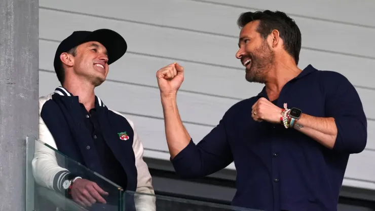 Rob McElhenney (L) and Ryan Reynolds (R), owners of Wrexham AFC.
