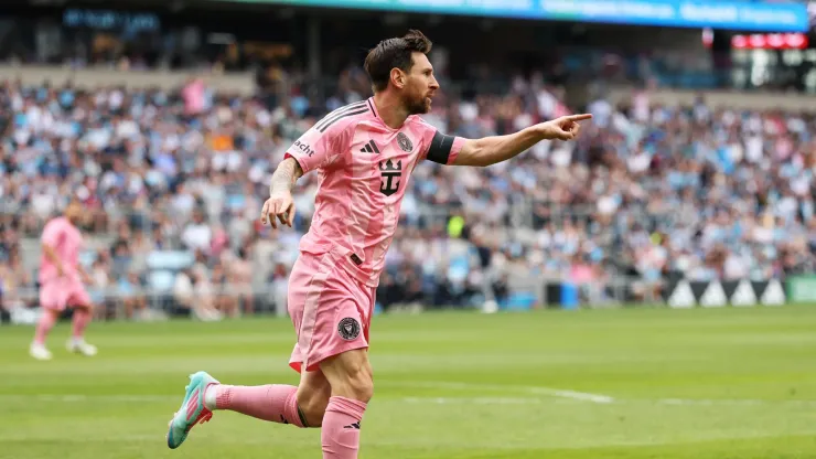 While both are doing all they can, they will come out on top. It will come down to execution
