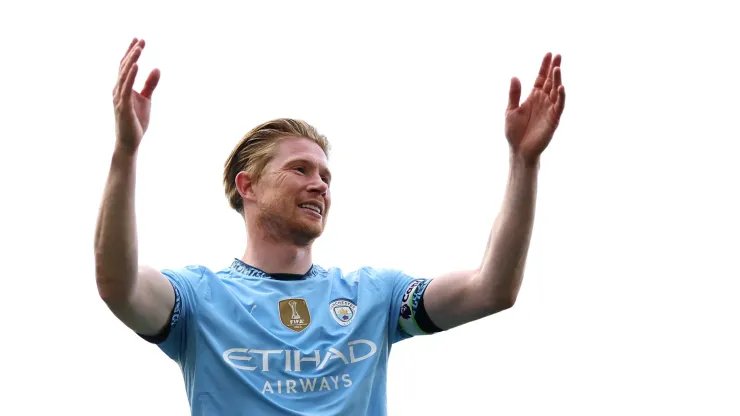 Napoli’s next big move could be Kevin De Bruyne. Talks with the Belgian midfielder began a month ago, and he’s reportedly open to joining on a free transfer. 
