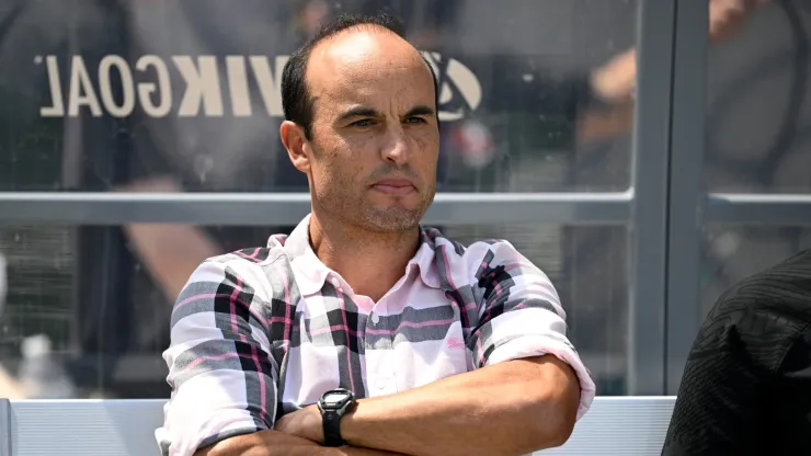 During a UEFA Nations League broadcast, Landon Donovan criticized unnamed players for skipping national team duty, praising Cristiano Ronaldo’s commitment at age 40. 
