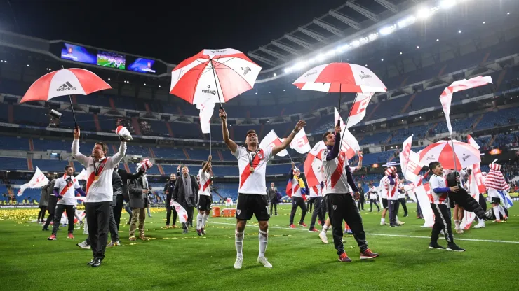 River Plate players celebrate victory with umbrellas after the second leg of the final match of Copa CONMEBOL Libertadores 2018.
