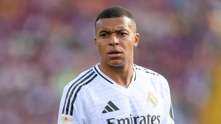 Despite a slight improvement in his condition, Real Madrid has opted to keep Mbappé in isolation to ensure a full recovery. 
