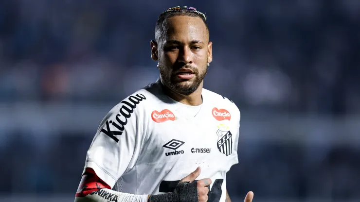 Neymar of Santos looks on during the Brasileirao 2025 match between Santos and Flamengo at Urbano Caldeira Stadium (Vila Belmiro) on July 16, 2025 in Santos, Brazil.
