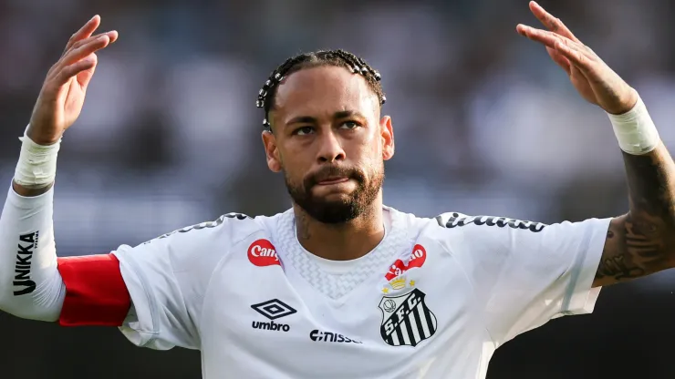Neymar of Santos gestures during a Brasileirao 2025 match between Santos and Vasco da Gama.