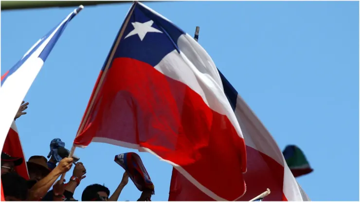 Chile fans with flags
