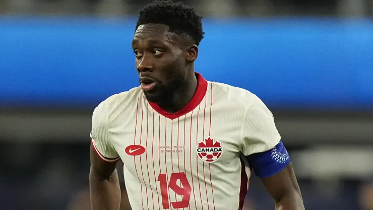 Alphonso Davies #19 of Canada controls the ball against Mexico.
