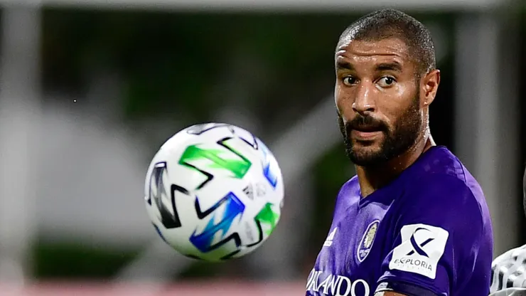 Tesho Akindele controls the ball.
