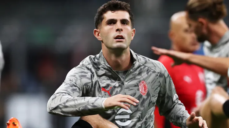 Christian Pulisic of AC Milan warms up before the Serie A match between AC Milan and SSC Napoli.