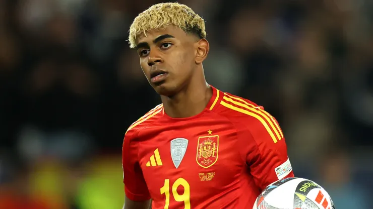 Lamine Yamal playing for Spain.
