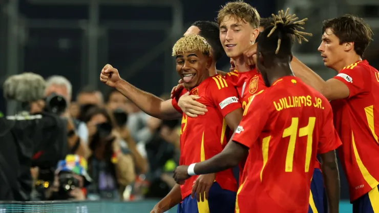 Lamine Yamal and his Spain teammates
