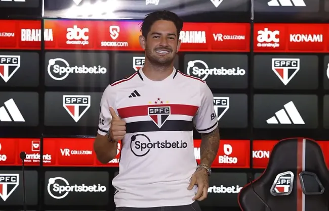 Foto: Rubens Chiri/saopaulofc.net – Pato foi apresentado no São Paulo