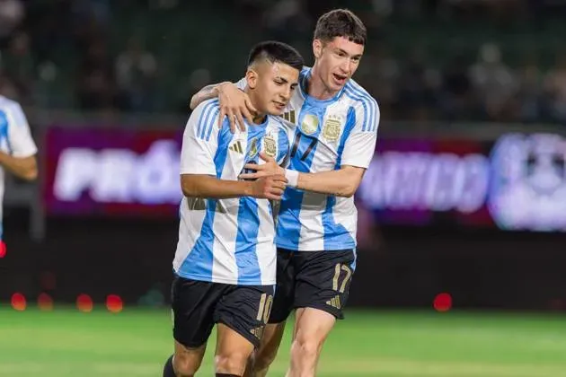 La sociedad entre Thiago Almada y Matías Soulé ilusiona a los argentinos. Imago