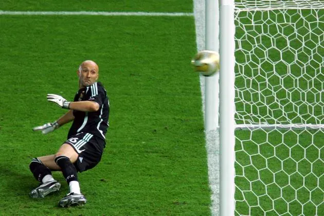 Fabien Barthez en la serie de penales de la Final del Mundial 2006.