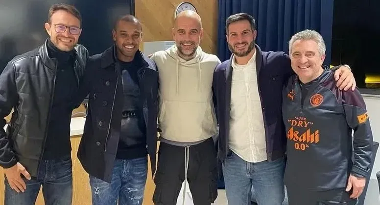 (Da esquerda para a direita) Rodrigo Chipp, Fernandinho, Pep Guardiola, Léo Coelho e Juanma Lillo. Foto: Reprodução/Facebook