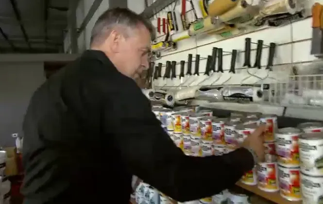 Scotto tiene dos pinturerías. (TN)