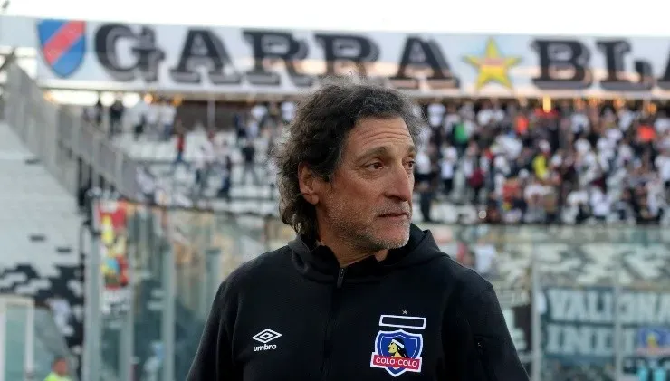 El sueño de juventud de Mario Salas era jugar por Colo-Colo. Así deja constancia su semblanza de IV Medio de The Mackay School del año 1985. Once años después, en 1996 cumplió ese sueño y hoy es el DT de los albos. Foto: Agencia Uno