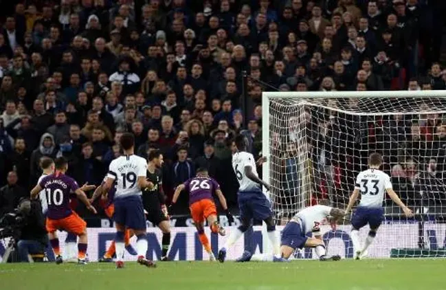 Riyad Mahrez convirtió el último gol del City como visitante ante Tottenham por Premier League, en 2019.