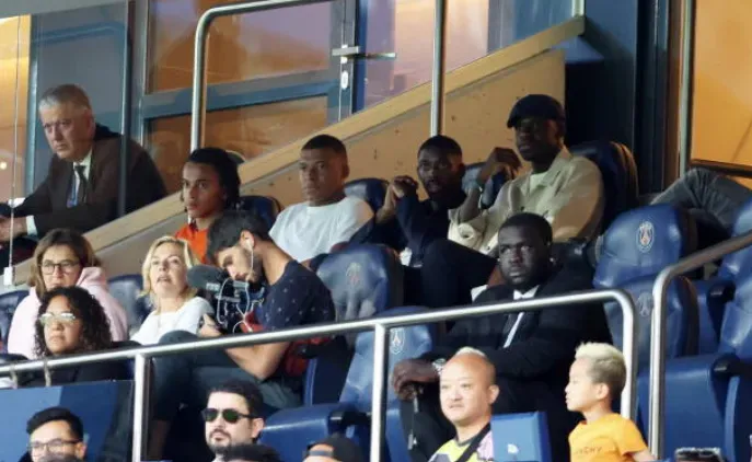 La incorporación de Ousmane Dembélé fue una de las causas por las que Kylian Mbappé se abrió a la posibilidad de renovar su contrato con el PSG. Getty Images.