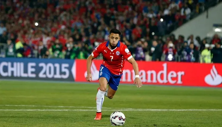 El instante preciso del penal de Alexis Sánchez para consagrar a la Roja con el primer título continental en el 2015, en los pastos del Estadio Nacional ante Argentina.