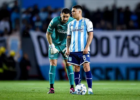 Gabriel Arias no pudo hacer nada para evitar la derrota de Racing ante Independiente. Foto: Getty Images