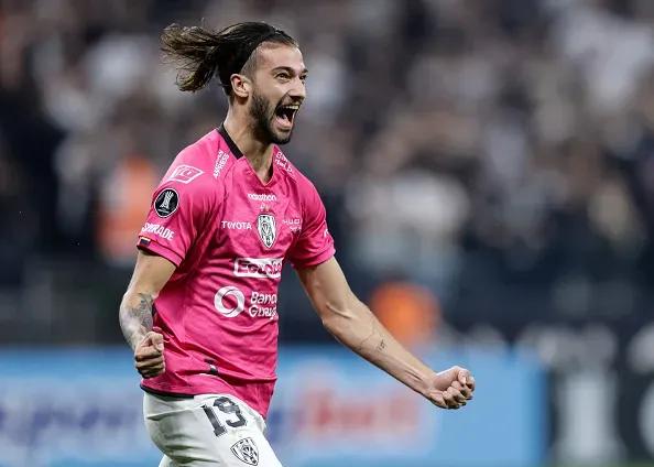 Foto: Alexandre Schneider/Getty Images – Lautaro Díaz interessa ao Corinthians