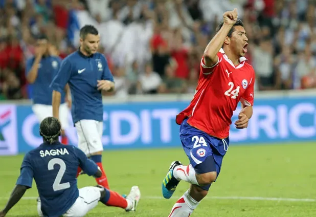 Nicolás Córdova celebrando el gol de Chile vs Francia. | Imagen archivo La Roja.