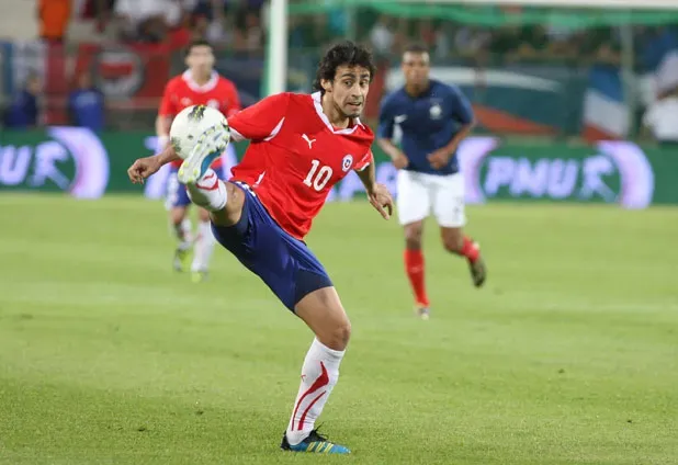 Jorge Valdivia también se lució ante Francia en 2011. | Imagen archivo de La Roja