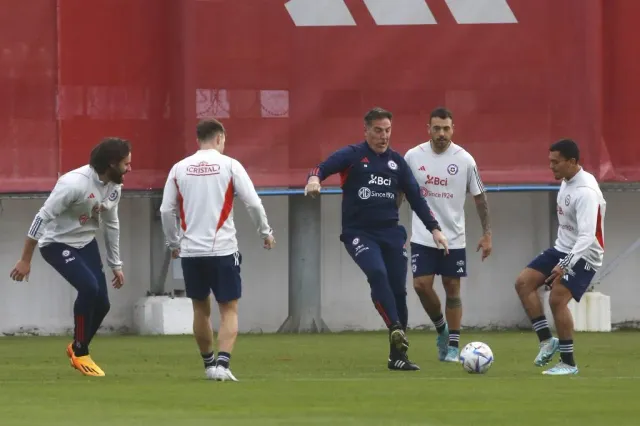 Eduardo Berizzo comanda a la selección chilena. Foto: Jonnathan Oyarzun/Photosport