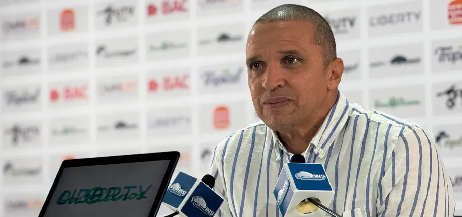 Erick Lonnis –  miembro del comité en el Deportivo en Saprissa