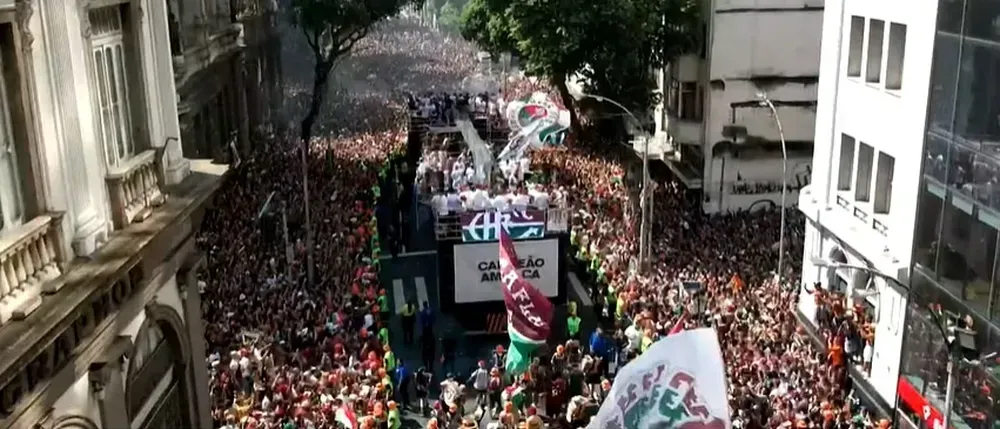 Festa Tricllor nas ruas do Rio. Reprodução: Ge globo