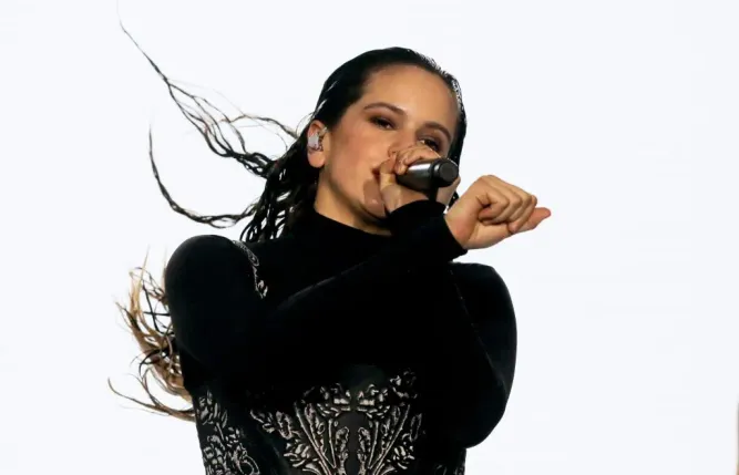 Rosalía en su presentación en Lollapalooza Chile 2023 (Photo: Marcelo Hernandez/ Getty Images)