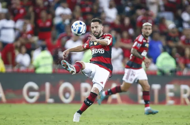 Éverton Ribeiro pelo Flamengo em partida contra o Flamengo. (Photo by Wagner Meier/Getty Images)