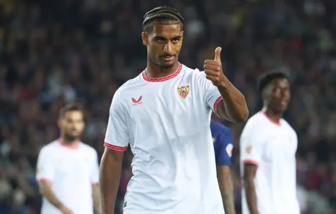 Loic Badé, alvo do Real Madrid e Barcelona. foto: IMAGO / NurPhoto