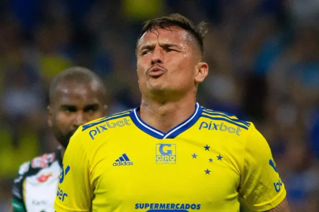 Foto: Fernando Moreno/AGIF – Edu não vai ficar na Raposa