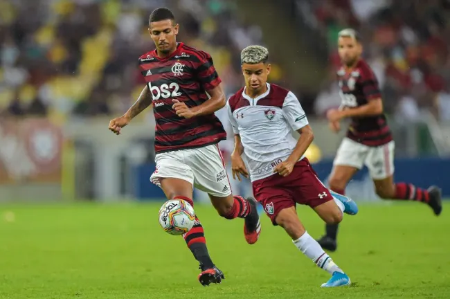 Foto: Thiago Ribeiro/AGIF – Vinícius Souza falou sobre os tempos com Jorge Jesus no Flamengo.