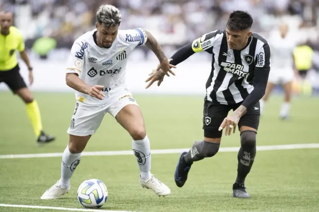 Marcos Leonardo, jogador do Santos, durante partida contra o Botafogo no estádio Engenhão pelo Campeonato Brasileiro – Foto: Jorge Rodrigues/AGIF