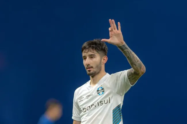 Villasanti jogador do Grêmio durante partidapelo campeonato Copa do Brasil 2023. Foto: Alessandra Torres/AGIF