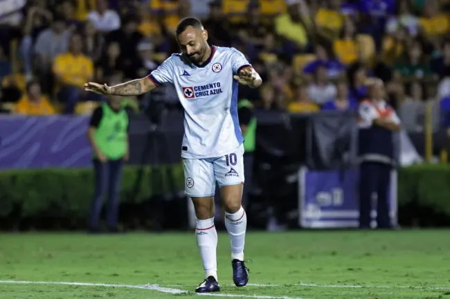 Moisés Vieira está buscando su salida de Cruz Azul (Imago 7)