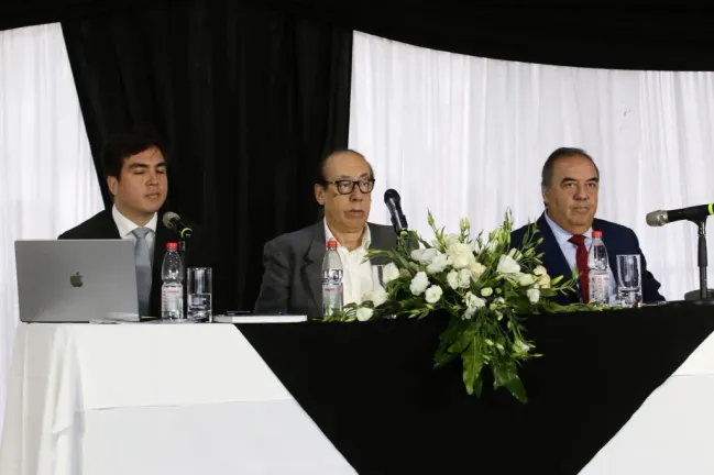 El presidente Alfredo Stöhwing en la última junta de accionistas de Blanco y Negro | Foto: Photosport