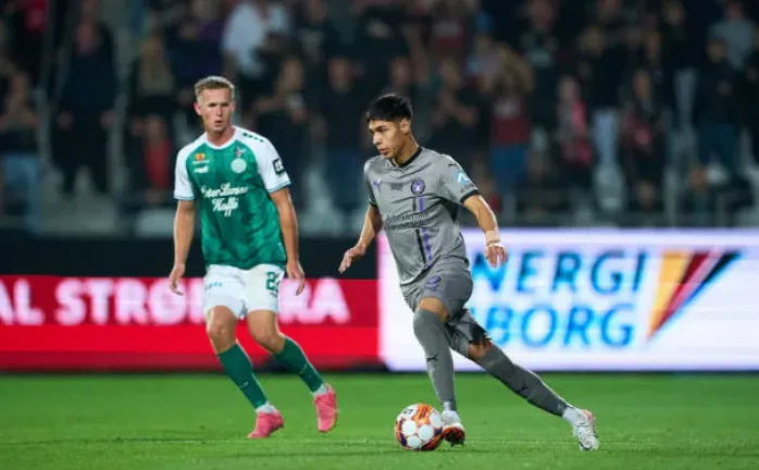 Darío Osorio en acción por el Midtjylland ante el Viborg. (Getty Images).