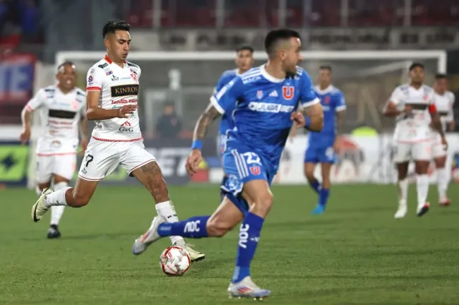 Matías Zaldivia en acción durante el triunfo ante Deportes Copiapó. (Dragomir Yankovic/Photosport).