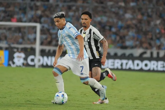 Maxi Salas llegó de Palestino a Racing y es figura de la Academia