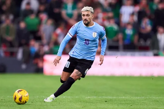 Giorgian De Arrascaeta em ação pela Seleção do Uruguai. (Photo by Juan Manuel Serrano Arce/Getty Images)