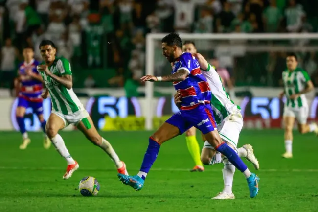 Lucero jogador do Fortaleza durante partida contra o Juventude no estádio Alfredo Jaconi pelo campeonato Brasileiro A 2024. Foto: Luiz Erbes/AGIF