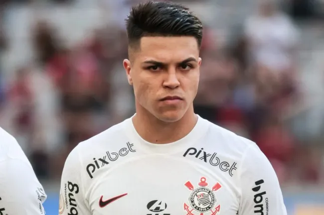 Roni, cria da base, atuando pelo time do Corinthians em2023 (Foto: Robson Mafra/AGIF)