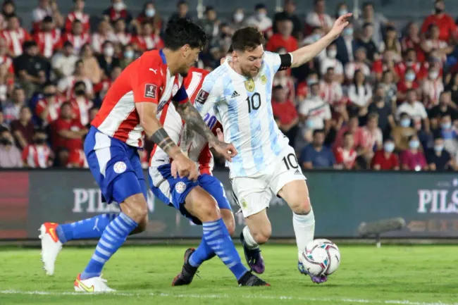 Lionel Messi en acción ante Paraguay. (Foto: Getty)