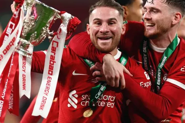 Alexis ya salió campeón con Liverpool.