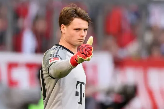 Jonas Urbig será quien ocupe el lugar de Manuel Neuer vs. Inter.